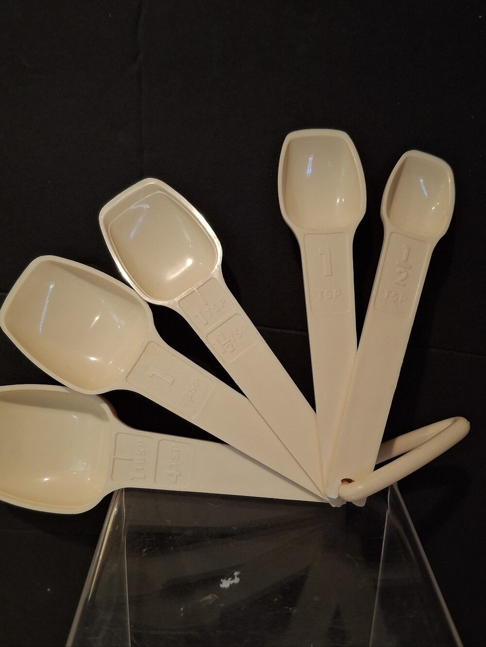 Vintage Tupperware Measuring Spoons Nesting Cream Color With Ring Set Of 7 EUC
